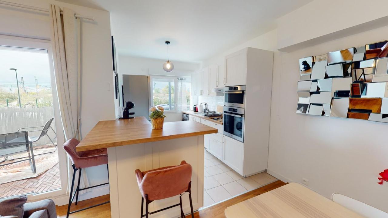 생드니 Live Like A Local Stylish 2Br With Balcony & Parking 아파트 외부 사진